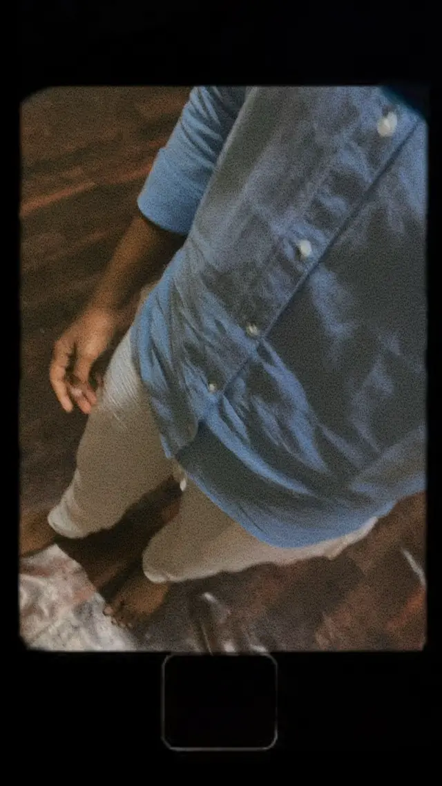 Ninka Kaligii Socda Waa Ninkana Dadka Badankood Ay Si qaldan U Fahmaan, sabbto Ah Ma Raadiyo Ogalaansho , Mana Jecla In La arko, mana U baahano Qof Uu Qiimihiisa ku Dhiso. Dadka Waxay U Arkan Qof Qabow , kibir badan, ama Qof Noloshiisa Go,doonsanthy Lkn Dhabta Ka Danbeeso Waa Hal Eray Waan Xuriyad, Qof Aan Waxba Ka Rabin Ibnu Adan Alle Mooye Aan Qofna Ka Sugin saman, Aan U bash even Joogitaanka Qof si U Daremo Qiimo, Qofka Kaligii socda   Waa Sida  Geerida Oo Kle Aan marna La sadalin karin waana Sbbta keenty Inay Bulshada Ka Aaminaan Qald iyo Cabsi Ka Adam Dadka Kaligood socda !!!! 🫩@abdullahihassan📚 #CapCut #feelings #heartbroken #hearttouching 