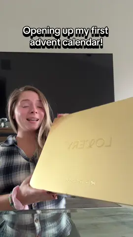 Opening up my first advent calendar!  #adventcalendar #suprise #lovery 