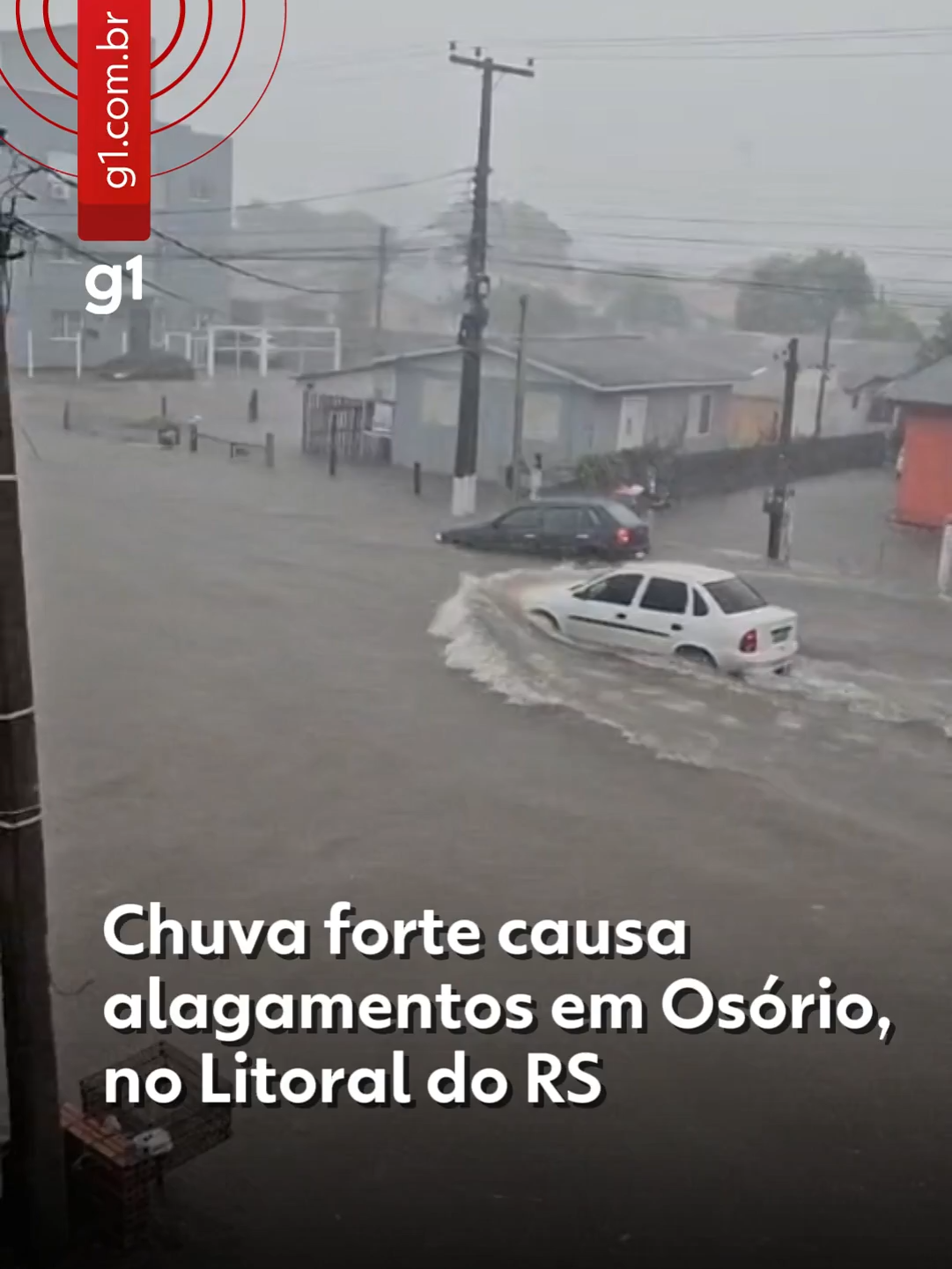 Litoral Norte do RS - A cidade de Osório, no Rio Grande do Sul, enfrenta pontos de alagamento nesta terça-feira (9) após chuvas intensas atingirem a região. Em algumas áreas, a água chegou a cobrir metade da altura dos veículos. O Rio Grande do Sul sofre os efeitos de um ciclone extratropical que se formou entre o Paraguai e a Argentina e que está passando pelo Brasil. Segundo a prefeitura, equipes da Secretaria de Obras trabalham para interditar ruas onde há acúmulo de água. A gestão municipal destaca ainda que a precipitação foi muito acima do esperado e atingiu locais que nunca haviam registrado alagamentos. De acordo com a Climatempo Meteorologia, um ciclone deve se deslocar para o oceano, mantendo o tempo fechado e com muita nebulosidade em todo o estado. A previsão indica atenção redobrada para áreas do Litoral, onde o mar deve permanecer agitado. Há aviso de ressaca, com ondas que podem chegar a 2,5 metros. Acompanhe as atualizações clicando em 'leia o artigo' #g1  #g1ocal #riograndedosul #osório #ciclone #tiktoknotícias