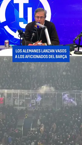 ❌ ¡NO A LA VIOLENCIA! 😡 Varios aficionados del Eintracht Frankfurt lanzan vasos de bebida a la afición del FC Barcelona 