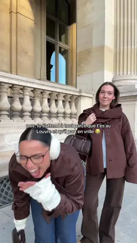 Louvre avec sécurité 0 + une alarme qui débarque de nulle part = Elsa qui s’inquiète 😂 @SaraBel #louvre #paris #outfitcheck #lookdujour #louvremuseum 