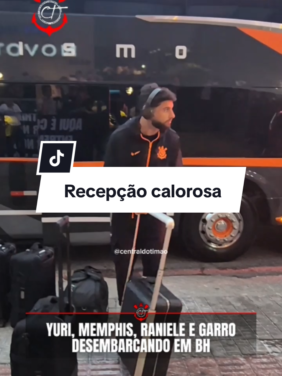 Caloroso 🏴🏳️ Confira a recepção da Fiel no desembarque dos atletas em Belo Horizonte. 📷_viniciuslucio / Central do Timão #centraldotimao #corinthians #footballtiktok  #viral  #tiktoksports 
