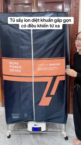 Chiếc tủ sấy mà gia đình nào cũng nên có. Giá chỉ hơn 1 triệu, có thể gấp gọn, sấy được 40kg quần áo, giày dép,...và có điều khiển từ xa, chế độ sấy ion diệt khuẩn cao cấp