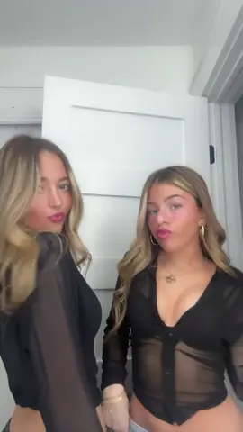 My twin @Ri 🖤👯‍♀️🪩🥂🌙💫🍸👸🏼👸🏼