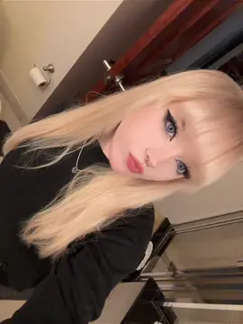 i forgot the lyrics for a second and it was too late #glitchspit #2hollis 