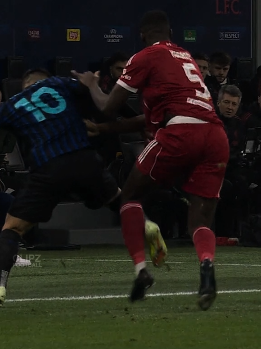 El Toro had no peace 🔥 #lautaromartinez #vandijk #konate #football #fyp 