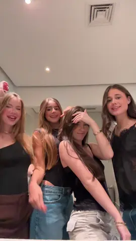 que saudades de vocês @MIMA @titi @Manu Esteves 