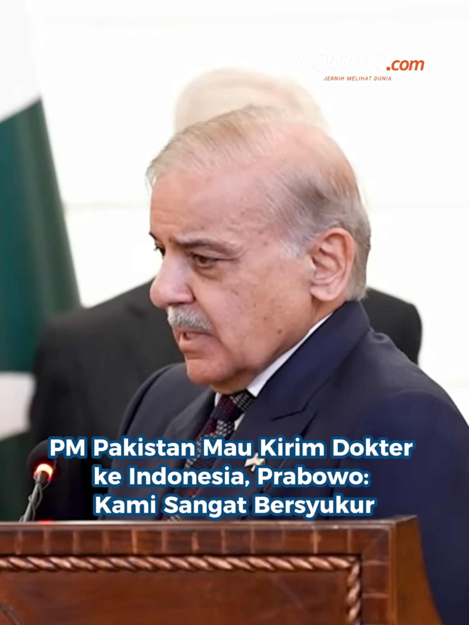 Pakistan menyatakan siap mengirim dokter, dokter gigi, hingga profesor medis untuk membantu pengembangan pendidikan kedokteran di Indonesia. Komitmen itu disampaikan PM Pakistan Shehbaz Sharif dalam pernyataan bersama (joint statement)dengan Presiden Prabowo di Islamabad, Pakistan, Selasa (9/12/2025). Prabowo menyambut dukungan tersebut dan menegaskan kebutuhan Indonesia terhadap tenaga kesehatan masih sangat besar. Kreatif: Nabilla Mutiara  Produser: Elizabeth Ayudya Ratna Rininta + #PMPakistan #Kebijakan ##Cut