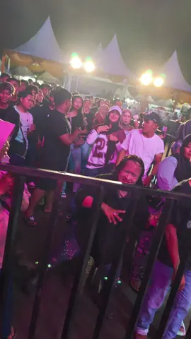 buuu, ini band Jawa loh😭. kenapa headbang sihh😭😭😭 #cakraadanu #headbang #balikpapan 