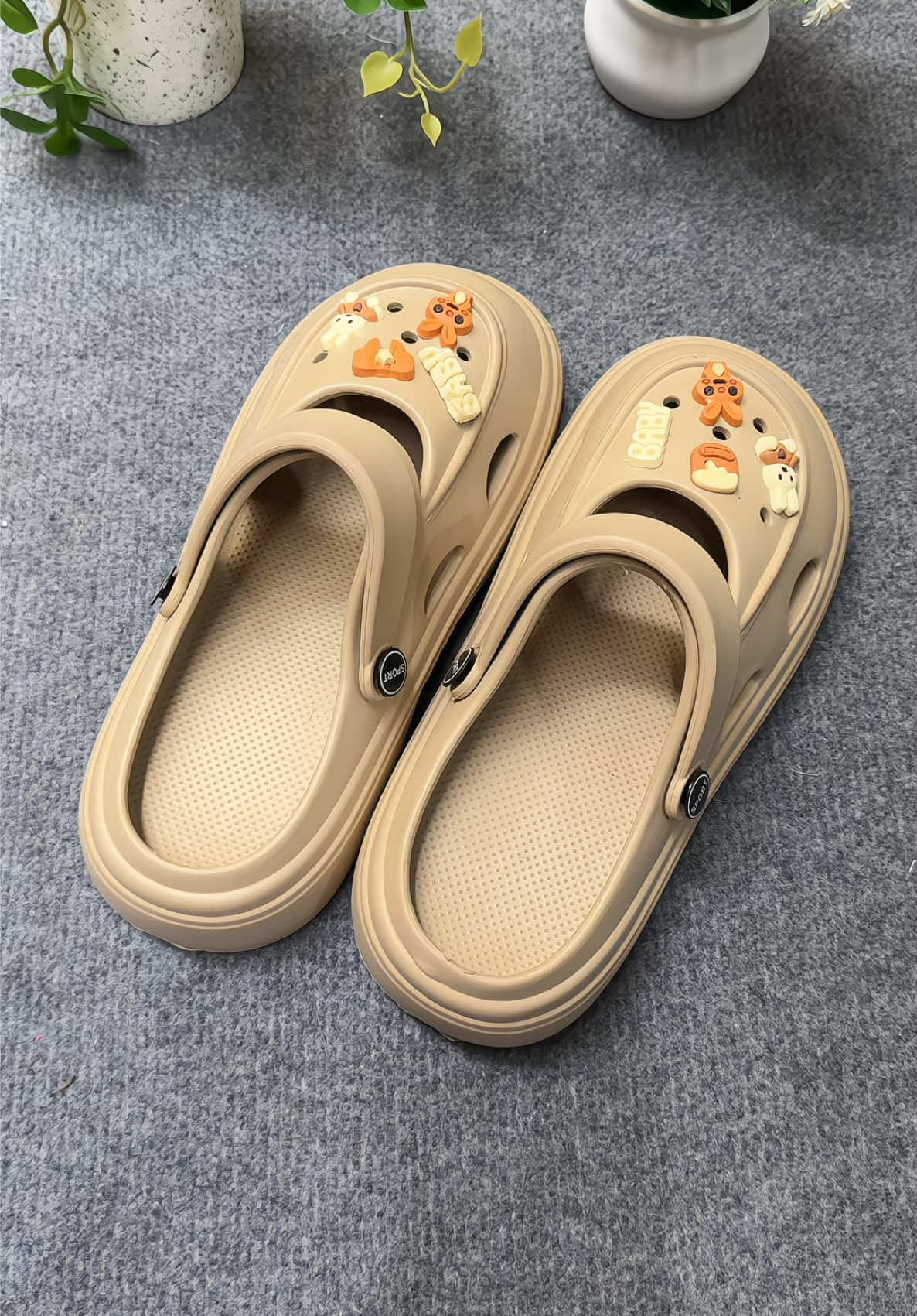 Dép sục kèm charm #dep #depsuc #review #xuhuong 