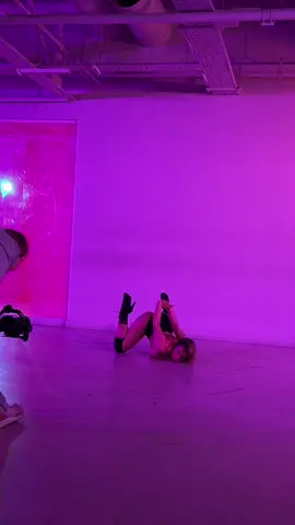 Had to bring this combo back one final time🤭 Adv heels every Saturday 1-2:30pm @The MANOR LDN 📆 in my @VAMP HEELS as always, use code BS15! #heelsdance #heelschoreography #heels #undertheinfluencechrisbrown @chrisbrownofficial 