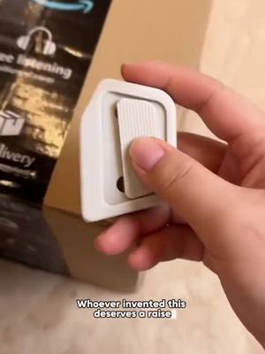 Einziehbarer Kartonschneider mit Sicherheitsmechanismus