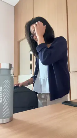 work mode; 😐😶 aslinya ☺️🥰😍