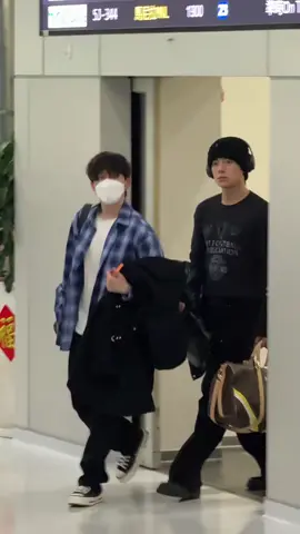 his cute smile #hyunhwon #monstax 