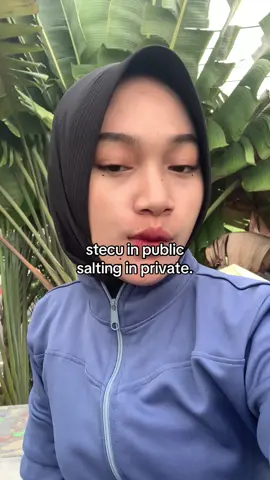 dia jangan sampai tau kalo ketua salting