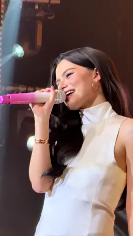 โชว์สุดพิเศษของ คุณรีเบคก้า แพทรีเซีย อาร์มสตรอง ในงาน Harper’s BAZAAR Women of the Year 2025 ที่  Sphere Hall, 5F., EMSPHERE . #BAZAARTHWOTY2025 #beckyarmstrong  #เบคกี้รีเบคก้า  #EMDISTRICT #BAZAARThailand