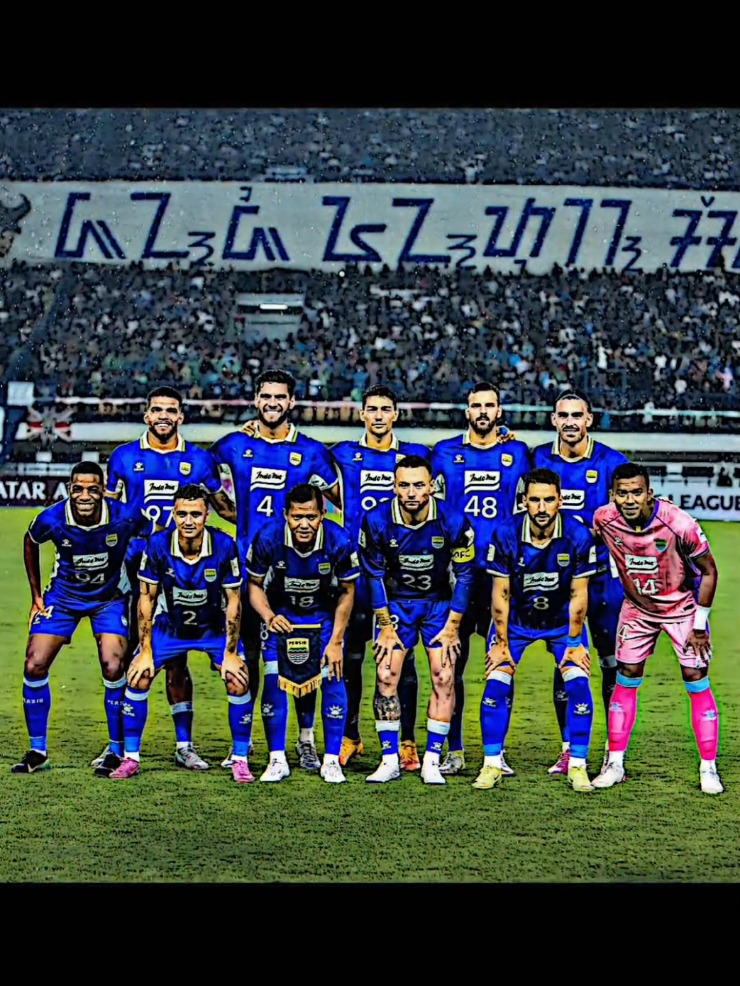 Mohon Do'a dan Dukungannya untuk seluruh warna Indonesia dimanapun kalian berada, semoga malam ini @persib bisa Tuntaskan dan lolos ke Fase 16 Besar sekaligus juara grup ACL Two🤲💙 .  .  support akun @maung__biru33  #persib #wearepersib #bobotoh #birubarat1933 #maungbiru33 