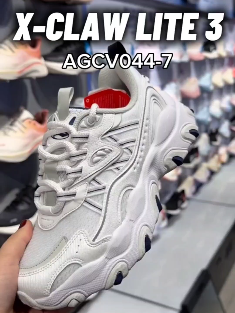🔥 Step out with style — Li-Ning X-Claw Lite 3 trắng tinh tế, nhẹ như không mang 👟 ✨ Đi học, đi chơi hay đi làm đều auto sang & sành điệu — mix với jeans, váy hay shorts đều ok 👍 💯 Đế nhẹ + đế ngoài họa tiết móng mèo bám tốt — nàng xỏ vào là auto tự tin quẩy mọi nơi 💃 #lining #liningvietnam #xclawlite3 #giaydep #sale1212 