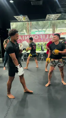 Kickfit phù hợp với tất cả các với mọi người tuỳ vào mục tiêu và lượng vận động! Hãy tập luyện một cách vui vẻ và tràn đầy năng lượng. Have a good day💥👍💪🏻#xuanson#boxing #viralvideo #xuhuong #songkhoecungnhau 