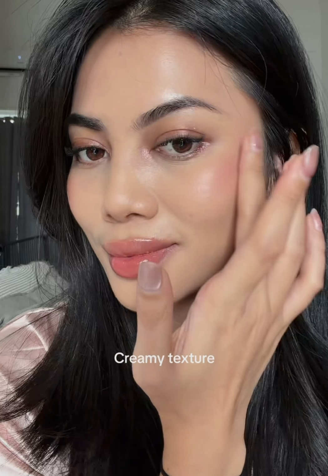 Buat kalian yang kesusahan pake eyeshadow, Timephoria Jelly Stick Eyeshadow ini menurut aku akan mempermudah banget sihhh 🌸🫶