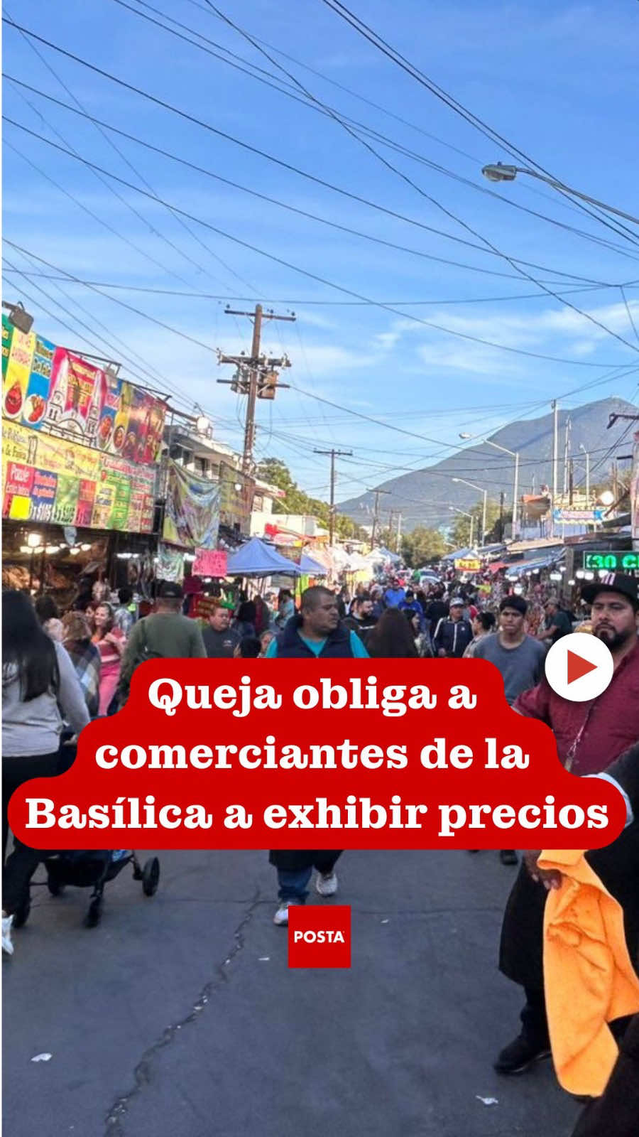 💸 Luego del escándalo de precios supuestamente abusivos reportado por un peregrino, los comerciantes de los alrededores de la Basílica de Guadalupe comenzaron a colocar listas de precios gigantes a la vista de los clientes. 📹: Rosy Sandoval  #precios #comerciantes #Basílica #Monterrey