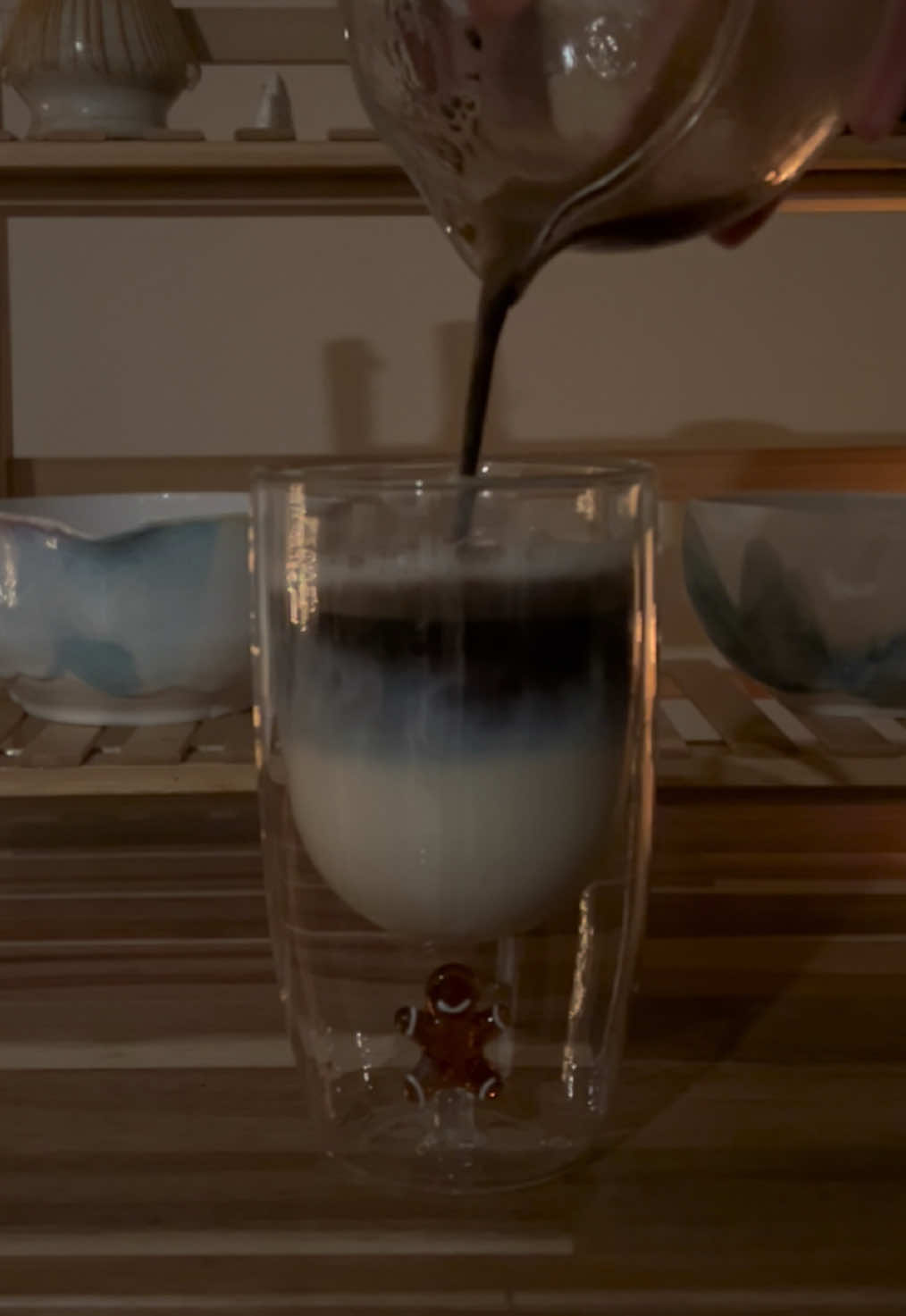 a cozy evening hojicha, courtesy of @Magpie&Tiger ! ✨ it’s a nice mellow, nutty, and beginner-friendly hojicha! a little bit chalky, but not as much as some other hojichas I’ve had. definitely worth a try! 🤎 #hojicha #hojichalatte #homecafe #cozy 