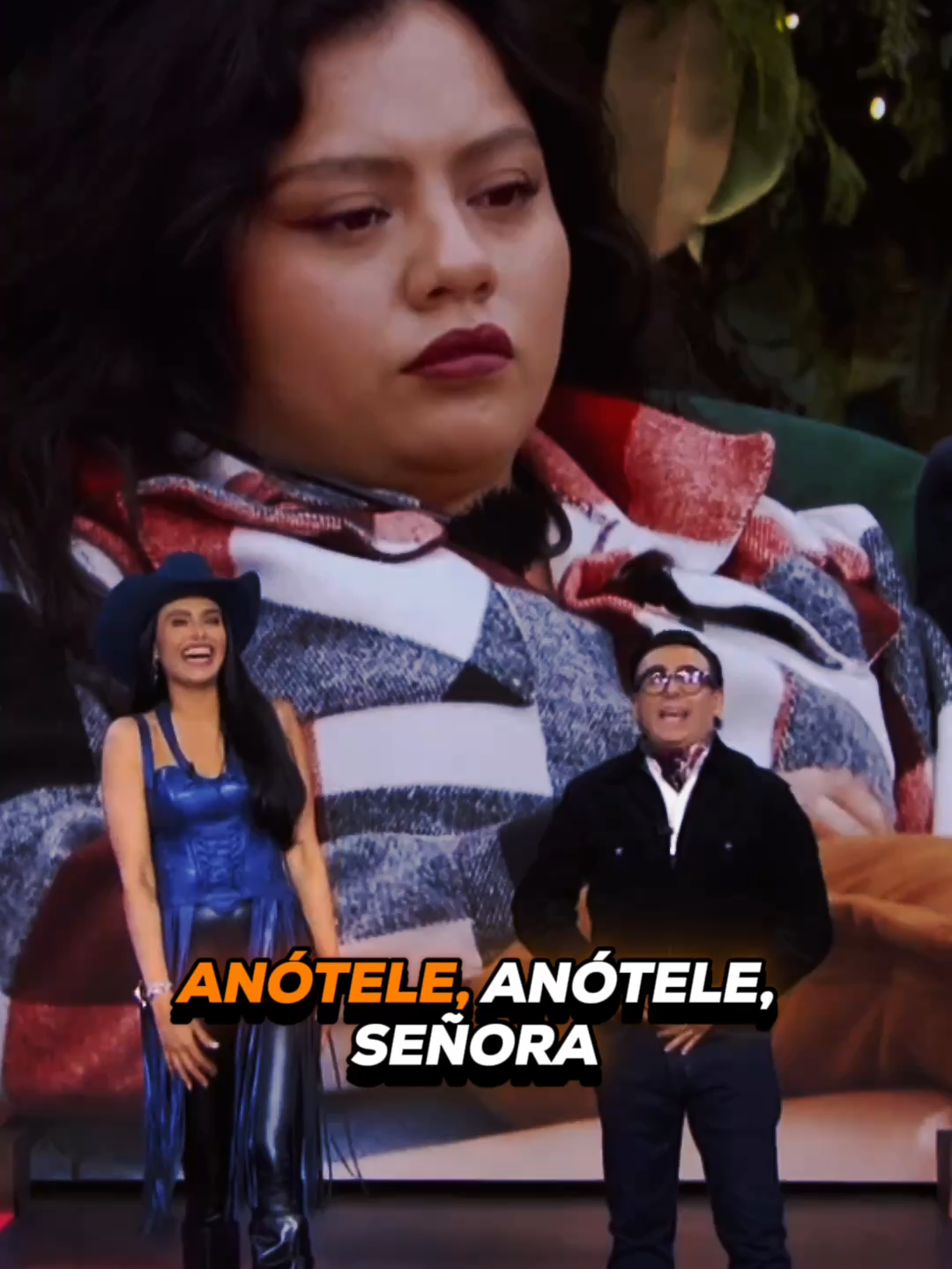 ¡Anótele!, y asegúrense salir ilesos de la fiesta, no como #LaBea 😅 #LaGranjaVIP últimas semanas. 🤠 Lunes a viernes 9:00 p.m. por #AztecaUNO. Domingo La Gala 8:00 p.m. por Azteca UNO. Transmisión 24/7 en #DisneyPlus.