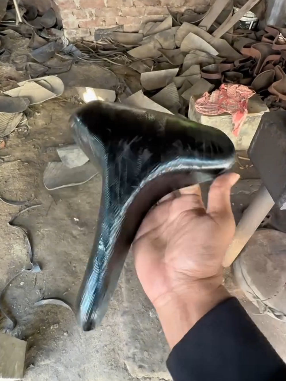 Incredible Making bicycle seat cover from old tires