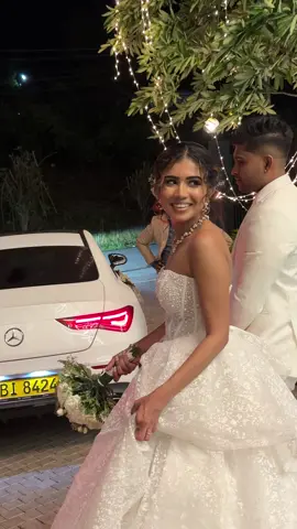 the easiest “yes” I’ve ever said ❤️💍😭✨ @Naveen Lindula 🇷🇸  #praposal #wedding #suprise #srilanka #bride 