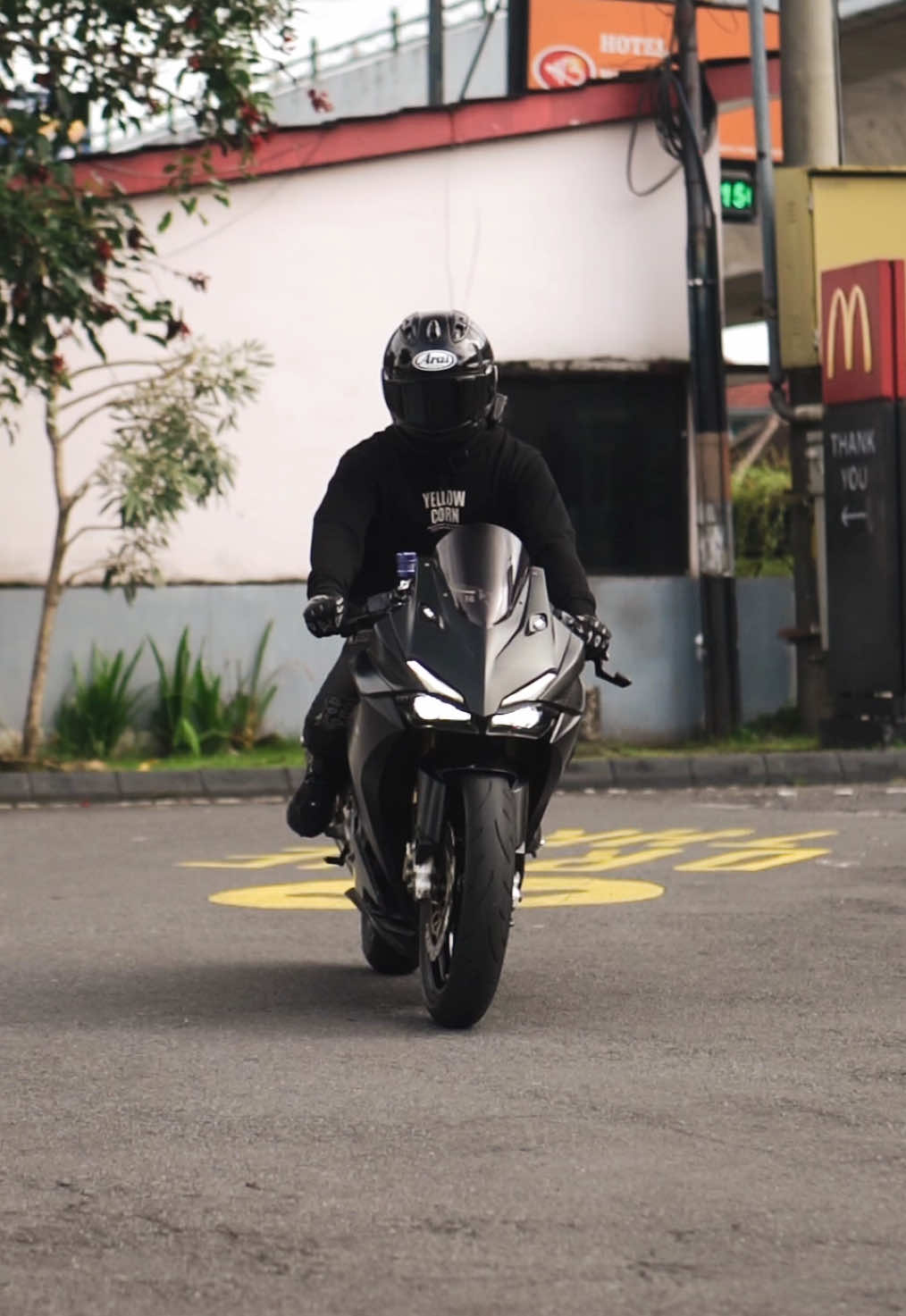 baby tell me how did you get so cold 📷 : @Ganshoots  #cbr250rr #foryou #fypシ゚ 