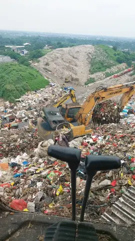 ciga na  tas dahar beso. jeng grobag² na yeuh si siti...galak bngt