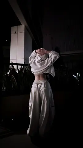 theo dòng sự kiện