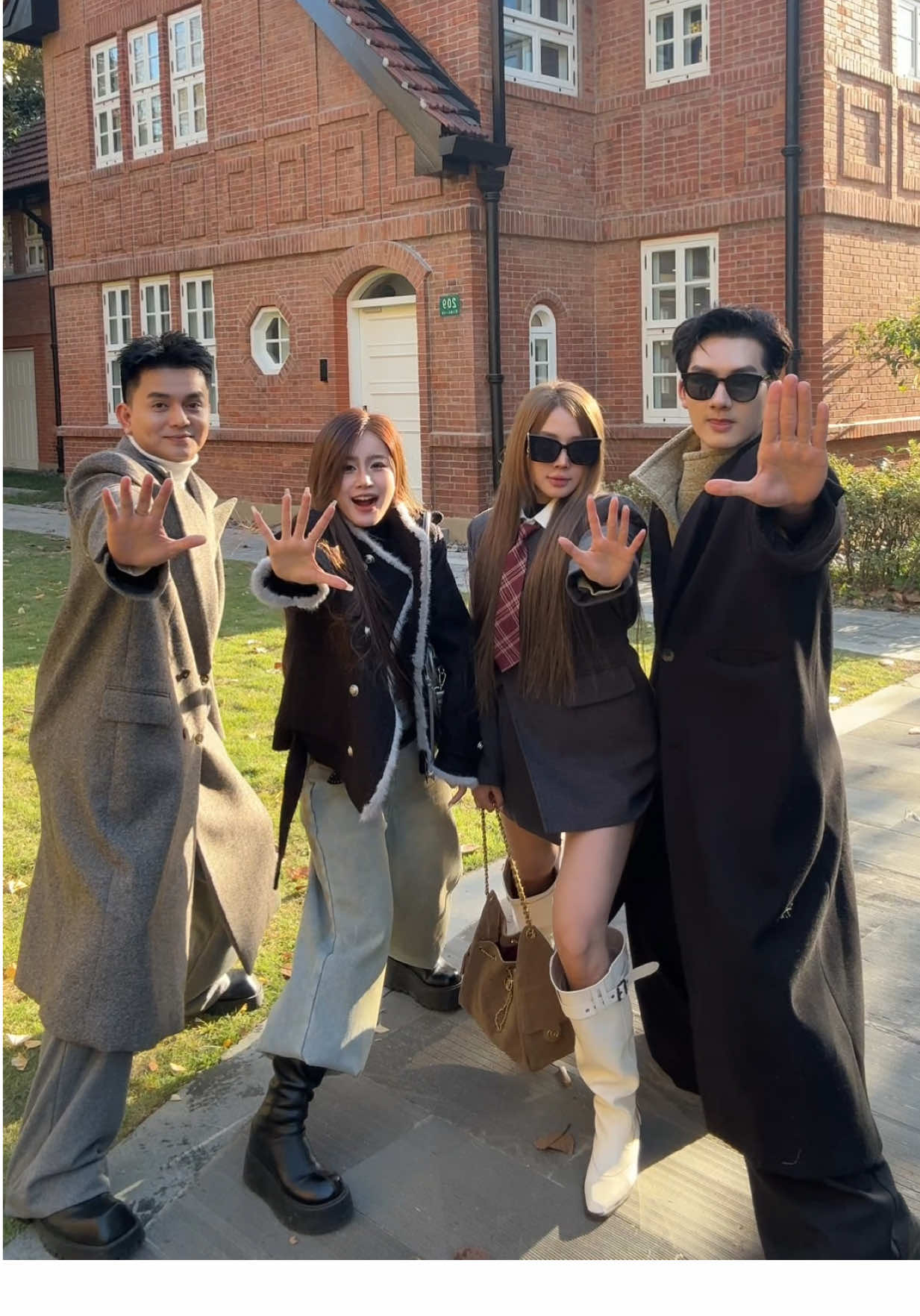 Tín hiệu vũ trụ phải rủ bạn thân đi du lịch đây 😆😆😆 #shanghai #harbin #outfit #travel 