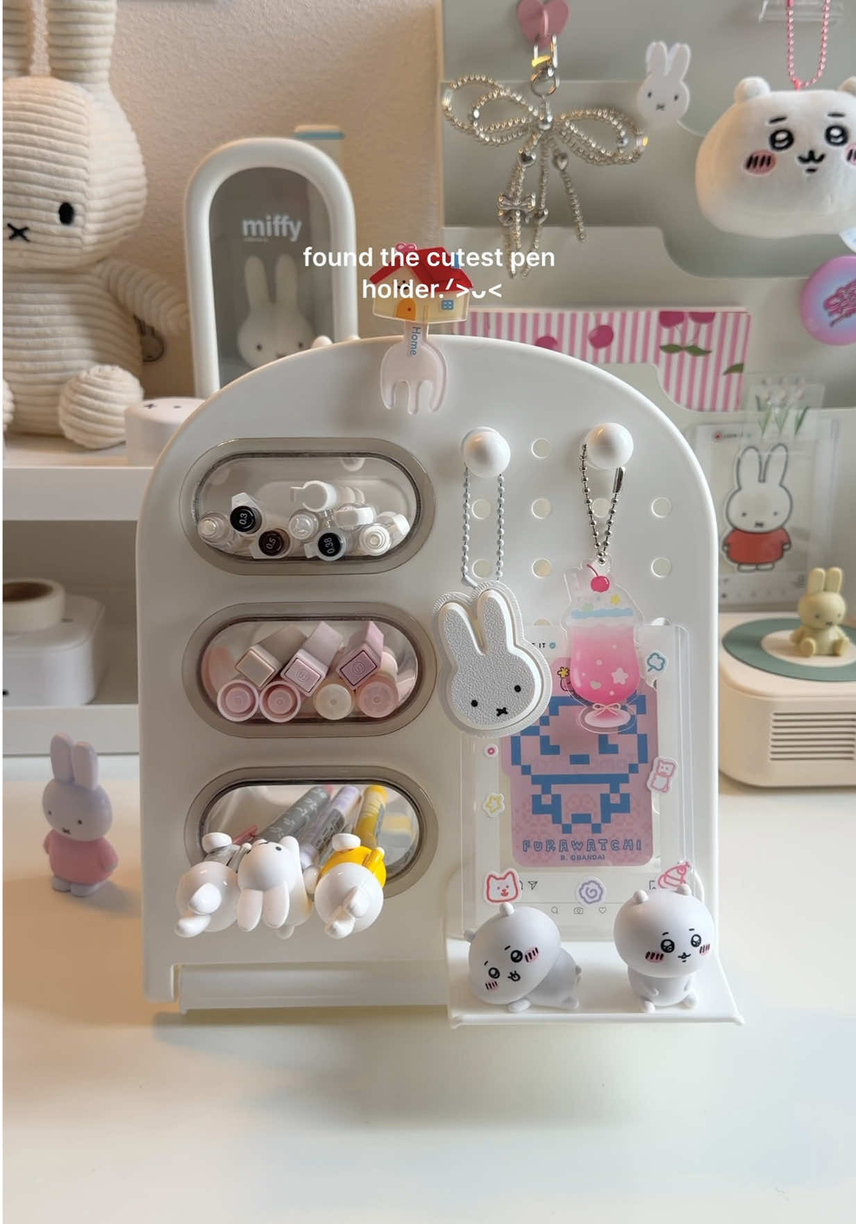 siapa sangka nemu pen holder selucu ini harganya murah bgt!😭🫰🏻  #penholder #penorganizer #deskdecor #roomdecor #cutestuff 