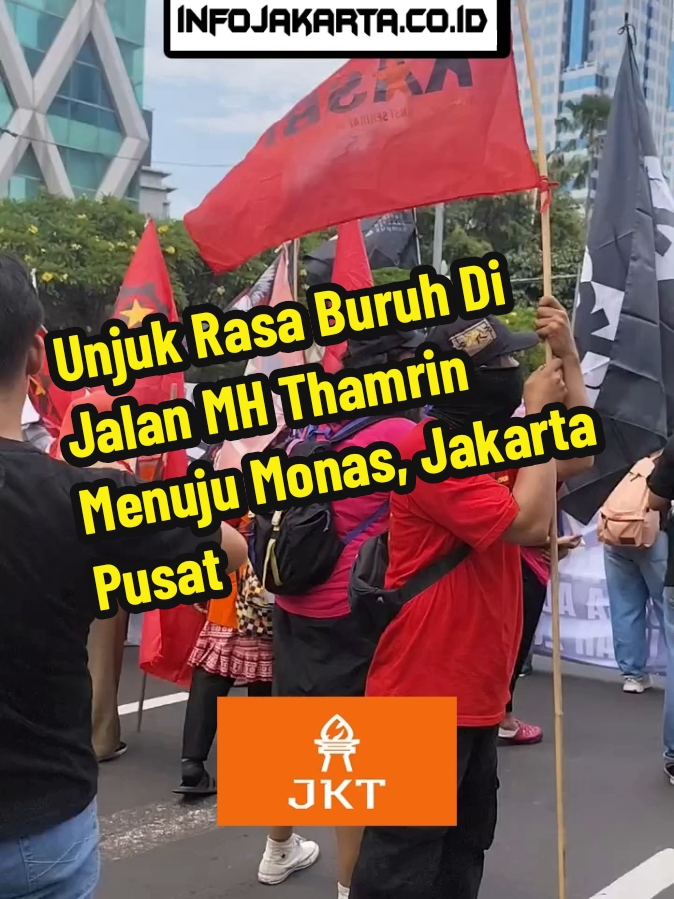 Rabu siang, 10 Desember 2025, dilaporkan aksi unjuk rasa buruh di Jalan MH Thamrin menuju Silang Monas, Jakarta Pusat. Mohon berhati-hati. #monas #monumennasional #jakartapusat  ----- Ikuti akun kami untuk update informasi terkini Jakarta dan sekitarnya ----- 📹 : ig via aulia.ab_