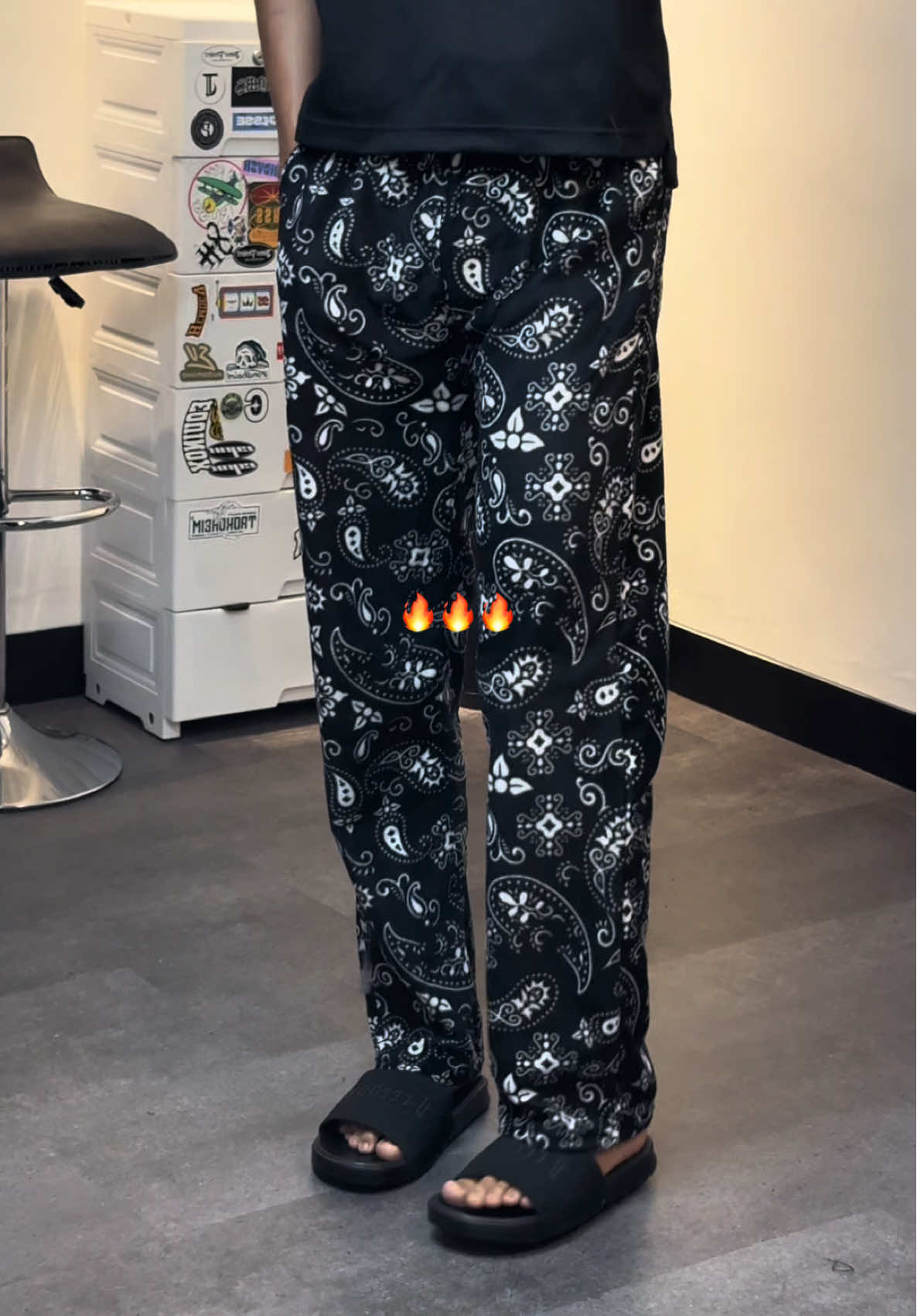 cocok banget nih buat nyatanya tuh nongkrong banyak enak banget nyaman!🤩 #promomakanharian #loosepants #celanabahan #celanapanjangpria #celanagombrong 