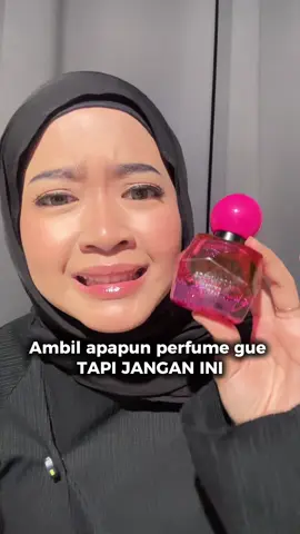 Sungkem gue sama bodibreze phoebe, wanginya rose + vanilla enak banget!! 