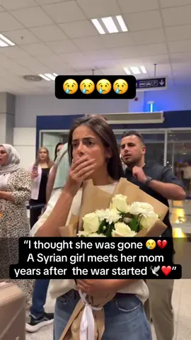 “I thought she was gone 😢💔 A Syrian girl meets her mom years after the war started 🕊️❤️”#😢 #😢😢😢 #mama #nasheed #❤️ 