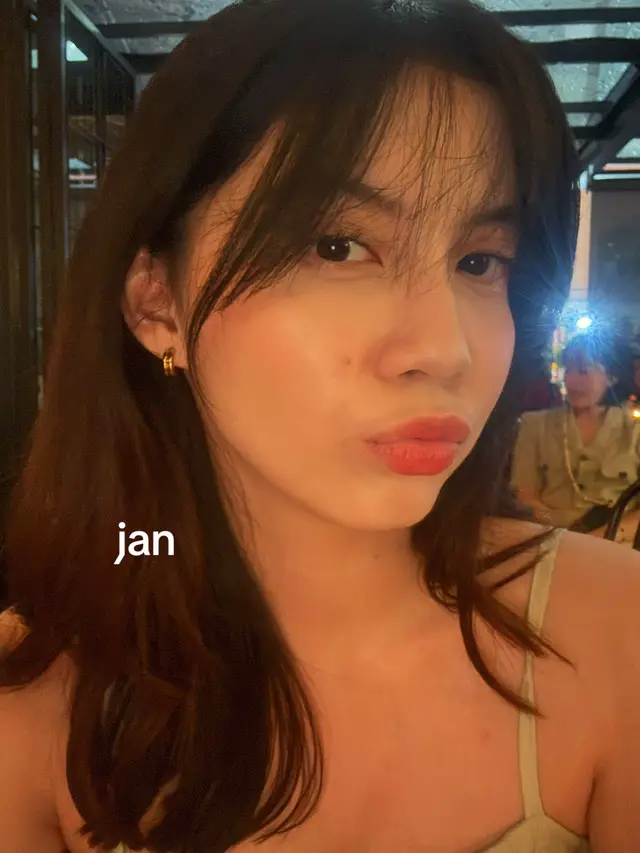 bingung memilih soalnya selfie saya tiap bulan banyak and tahun ini berganti gaya rambut sebanyak 4x 🥸