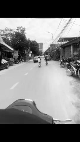 Ta nợ mẹ nhiều thứ, nhưng toàn trả bằng lời hứa. Mẹ hiểu đôi phần áp lực của tuổi trẻ, nhưng con ngại chia sẻ vì sợ mẹ thêm lo, chỉ mong đôi chân mẹ còn khoẻ, để ta kịp đặt vé dẫn mẹ đi muôn nơi #xuhuongtiktok #viral #xhhhhhhhhhhhhhhhhhhhhhhhhhhhhh #tamtrang 