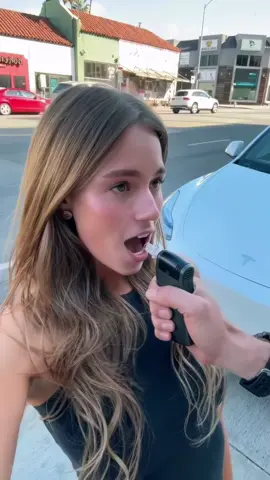 When your best friend feeds you🤣🤣🤣#fyp #foryou #funny #friends #fun 