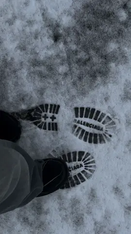 см снега #balenciaga 