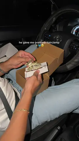 oh to receive hairclamp 🥺💖  #hairclamp #mikanahairclamp #giftideas #perfectgifts #fyp 