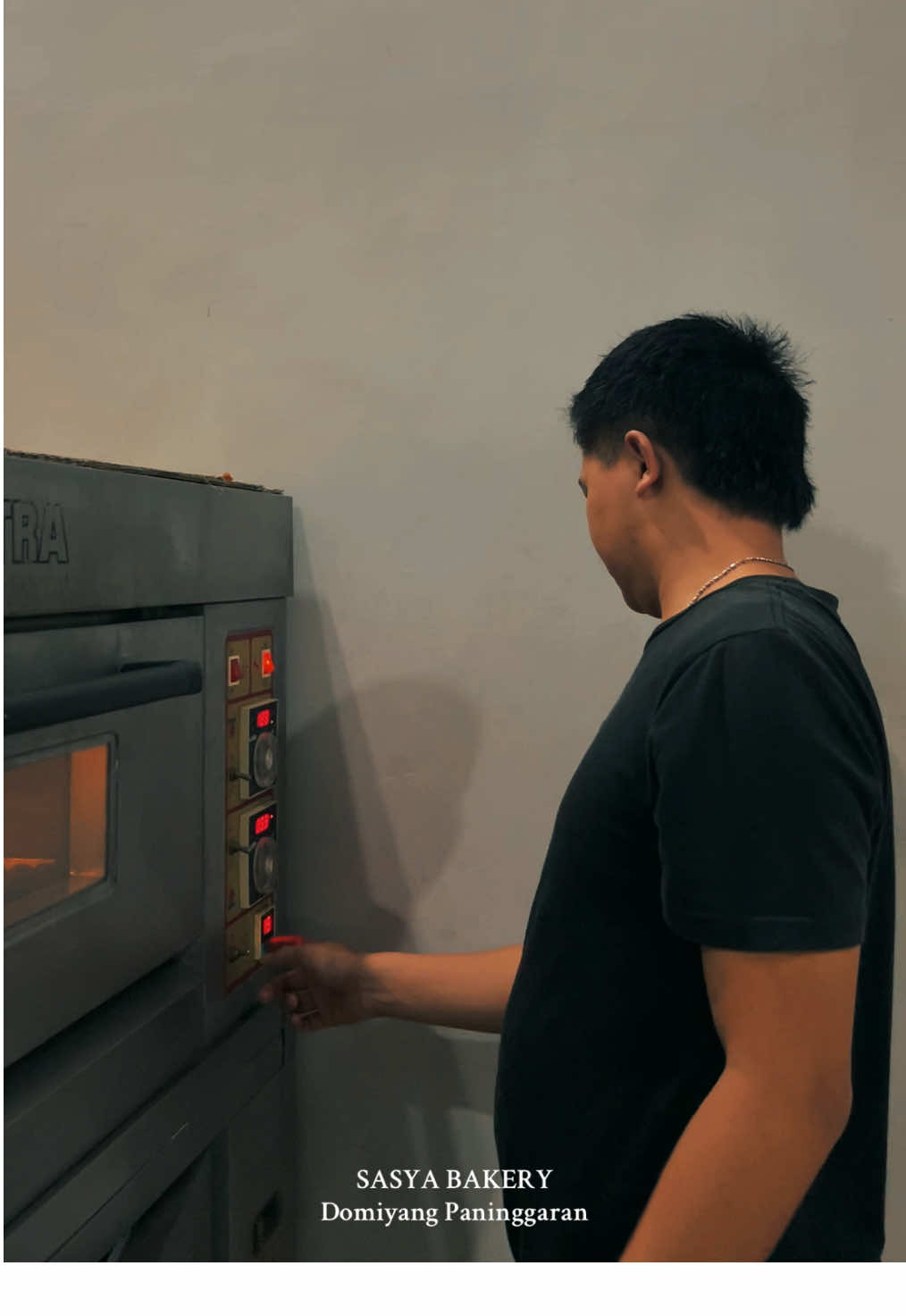 Gas tuku madu paman😅#sasyabakery #kuekeringlebaran #orangapakorakepenak #fyp #jowopride #pekalongan24jam #paninggaranpekalongan #brandatiktok 