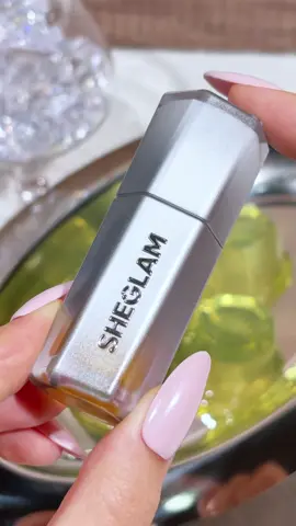 Sweet shine for the sweetest lips 💛💋 ID: 240771444 #lips #lipsmakeup  #lipcare  #LipTrend #SHEGLAM #SHEGLAMlipgloss #Glasslock #SHEGLAMglasslockairgloss