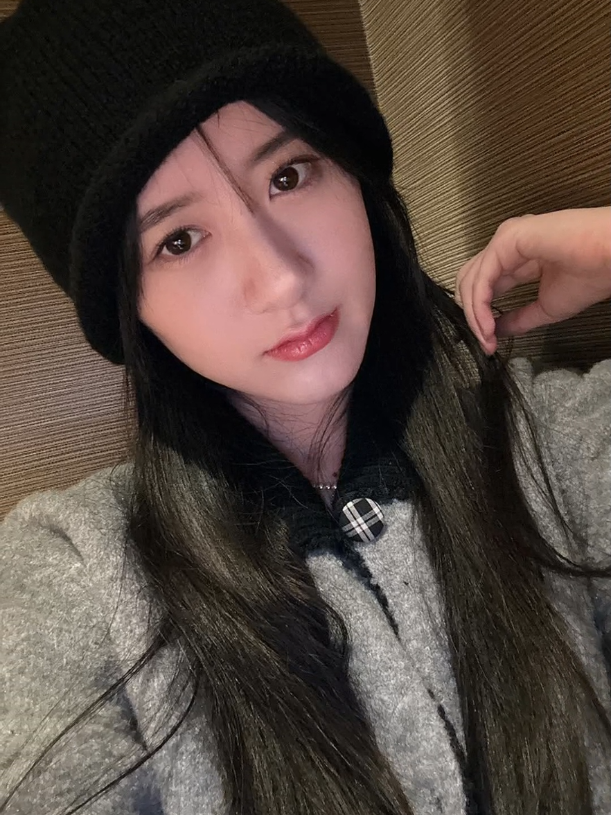 10/12/2025 ❄️ update Instagram  Cap: 💤 Dạo này phúc lợi đủ đầy 🤭 #CamĐá_fullđường #vienbangnghien #yuanbingyan #xuhuong #xh 