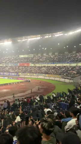 But i can’t stop falling in love with you💙#persibbandung #southside 