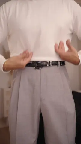 But… what is that? 🤯 A hidden gem. A monumental piece. A spectacular suit I didn’t even know I was missing until today. The fabric, the quality, the color… everything screams modern elegance. One of those suits that elevates your day and raises your standards without asking permission. Today I’m getting ready with something special something that feels premium the moment you touch it. And yes… I went for light socks. Grey trousers, black loafers, and that cream touch that breaks the rules but looks incredible. Do you like light socks in an elegant look?   #grwm #fashion #mensfashion #suitstyle #asmr 