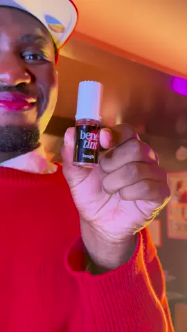Holiday parties are all fun and games… until you leave a lipstick mark on someone’s cheek 😅💋 Good thing Benetint is totally transfer-proof! You're welcome 😇 #benefituk #beneland #holidayparty