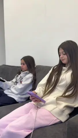 Blind taste test with Keeta X Pizza Hut with their exclusive playing cards 😍🍕 #pizzaplayingcards #partywithpizzahut #havingfunwithkeeta #partyvision @Keeta.kw @Pizzahut Kuwait 